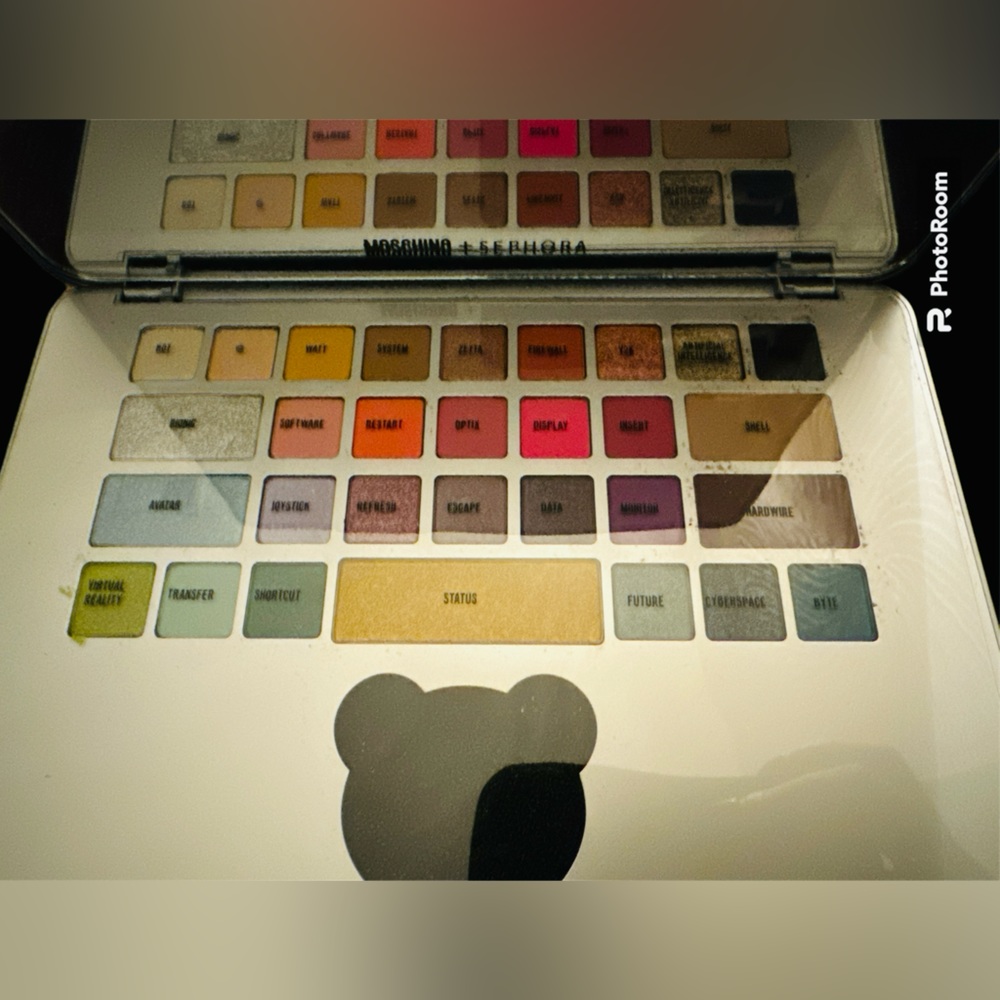 Moschino +sephora palette
